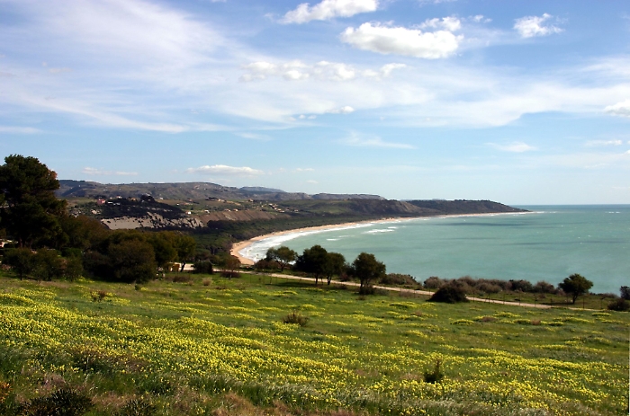 Beach_in_Eraclea_Minoa_-_Italy_2015_(3)