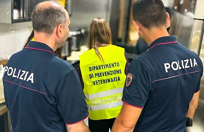 - CONTROLLI DELLA TASK FORCE COORDINATA DALLA POLIZIA DI STATO IN 2 RISTORANTI DEL LUNGOMARE