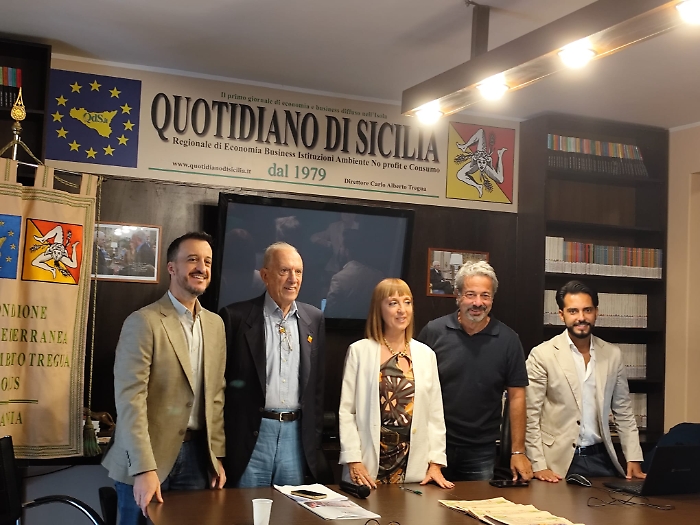 Da sinistra Filippo Romeo - Carlo Alberto Tregua - Raffaella Tregua - Concetto Mannisi - Antonino Lo Re redattore sito QdS