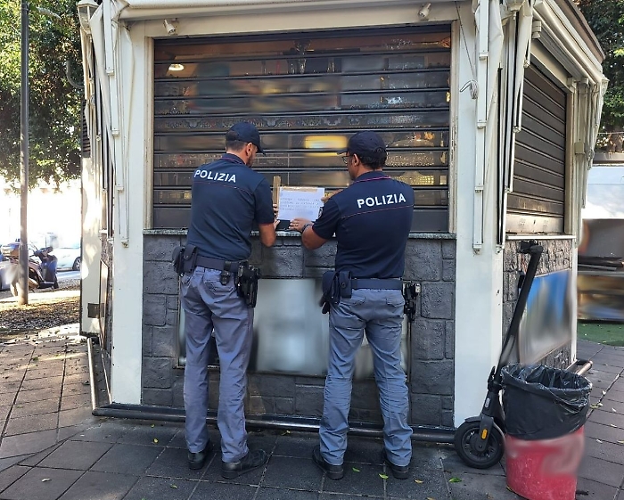 - ERA DIVENTATO UN RITROVO ABITUALE DI PREGIUDICATI LA POLIZIA DI STATO SOSPENDE PER 7 GIORNI L&acirc;&euro;&trade;ATTIVITA&acirc;&euro;&trade; DI UN CHIOSCO DI &acirc;&euro;&oelig;SAN CRISTOFORO&acirc;&euro;