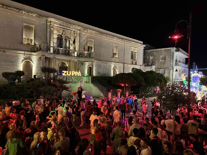Festa ieri sera a Chiaramonte con Zuppa&Igrave;&euro;