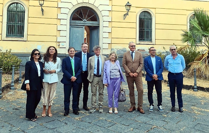 Foto firma acquisto immobile Ipab come sede Tribunale minorenni Catania