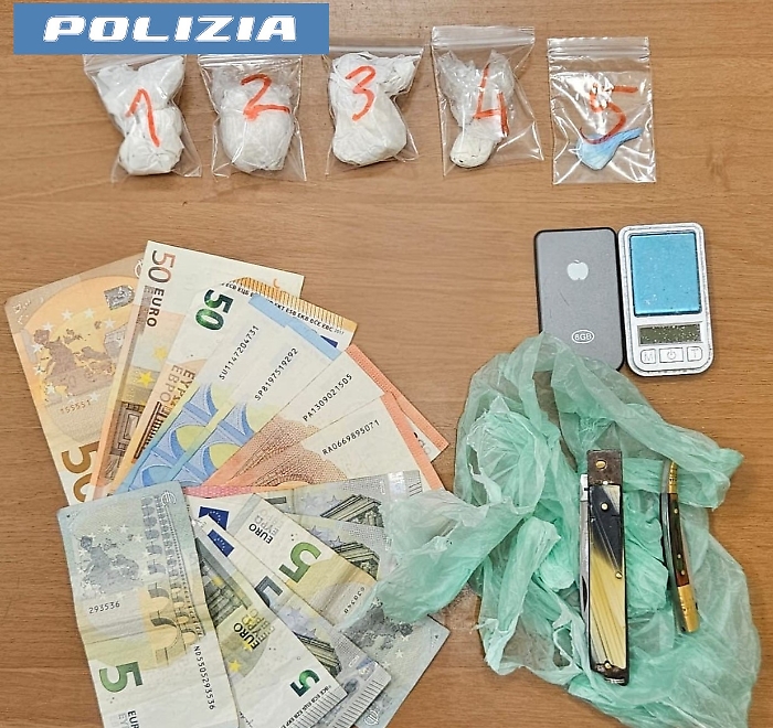 IN GIRO DI NOTTE CON COCAINA E CRACK IN AUTO, 38ENNE ARRESTATO DALLA POLIZIA DI STATO