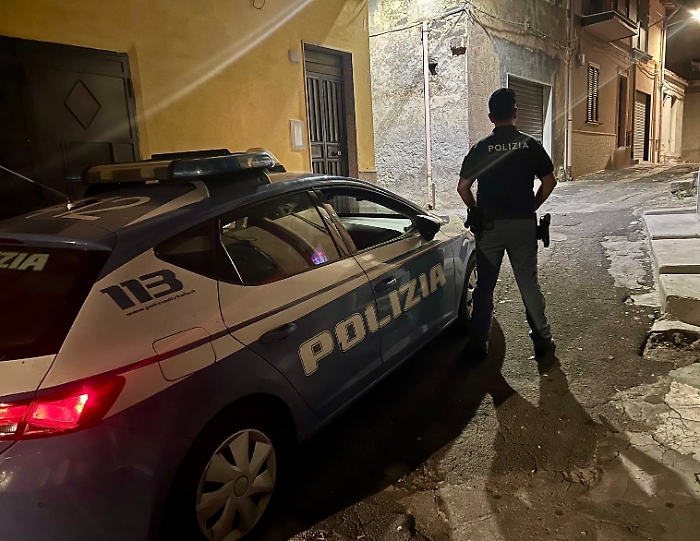 RAPINANO E FERISCONO UN CONNAZIONALE 2 TUNISINI ARRESTATI DALLA POLIZIA DI STATO AD ADRANO
