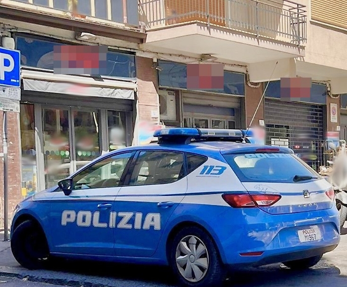 SCOPERTO A RUBARE AL SUPERMERCATO AGGREDISCE IL PERSONALE DI VIGILANZA1