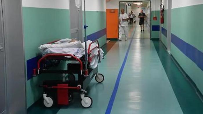 barella-corsia-ospedale