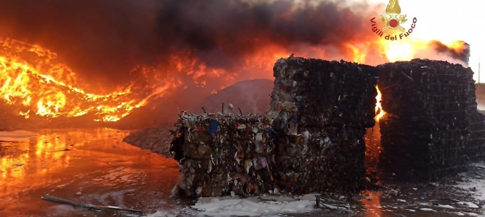 incendio ecomac augusta luglio 2025