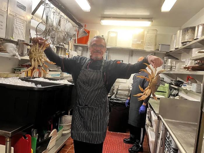 valentino-luchin-once-celebrated-bay-111453347