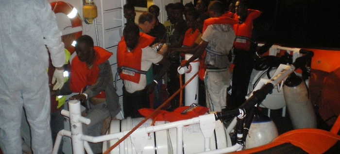 Pozzallo, in arrivo imbarcazione con 68 migranti