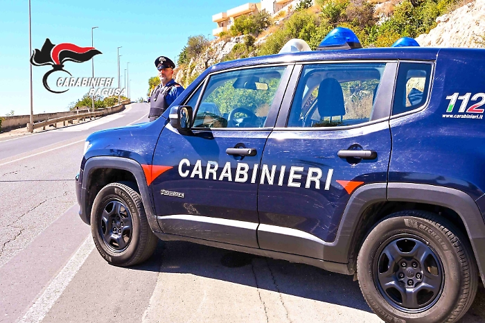 Ispica, incendia auto in strada: denunciato