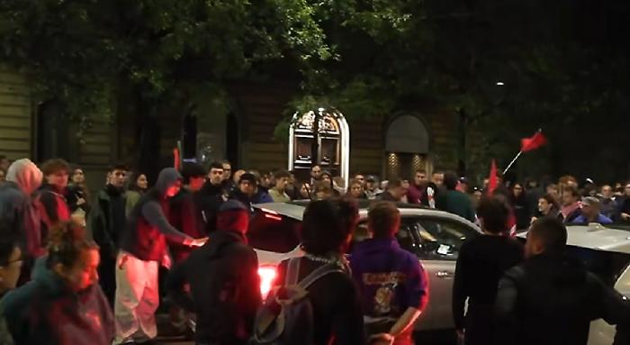 Pro Pal a Milano, la protesta anche nella notte con un nuovo appuntamento a Piazzale Loreto