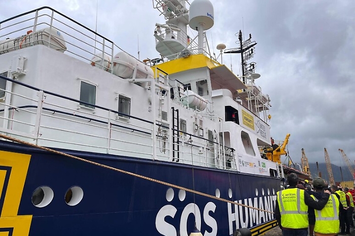 Nuovo naufragio nel Canale di Sicilia, Ong: «Sette persone morte in mare e 2 a bordo della nave»