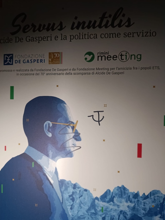 Imbrattati i pannelli della mostra su De Gasperi, Cuffaro: «Andiamo avanti»