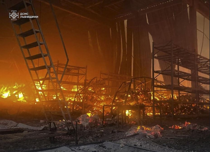 Notte di terrore: un convoglio con 110 attivisti italiani in Ucraina sfiorato da un massiccio attacco russo