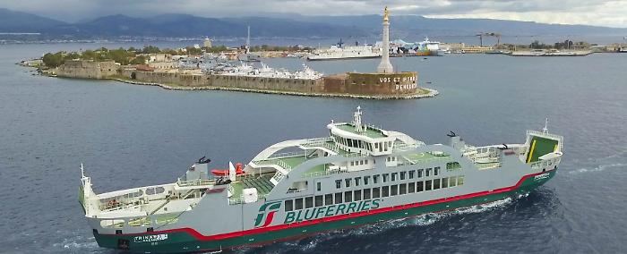 Stretto di Messina, i traghetti si spostano da Villa San Giovanni a Reggio Calabria.: per 60 giorni niente imbarco auto e moto