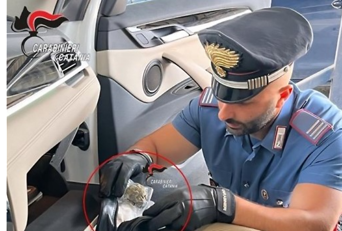 Catania, inseguiti in corso Sicilia: sequestrati 16,5 grammi di stupefacenti, un 21enne denunciato