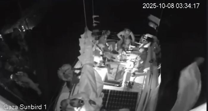 Flottiglia per Gaza bloccata in acque internazionali, tutte le nove imbarcazioni con medici e farmaci intercettate