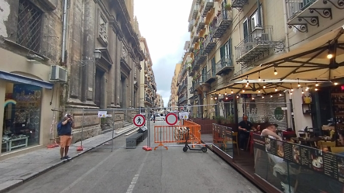 Pedane in via Maqueda, è scontro: "Vanno eliminate". Il Comune: "Tutto regolare"