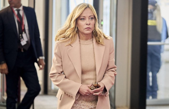 Meloni ringrazia Trump:  "La pace non si fa sventolando le bandiere"