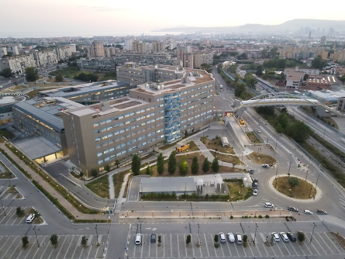 Prima sedata perché dava fastidio ai degenti e poi legata: muore così paziente al pronto soccorso a Napoli 