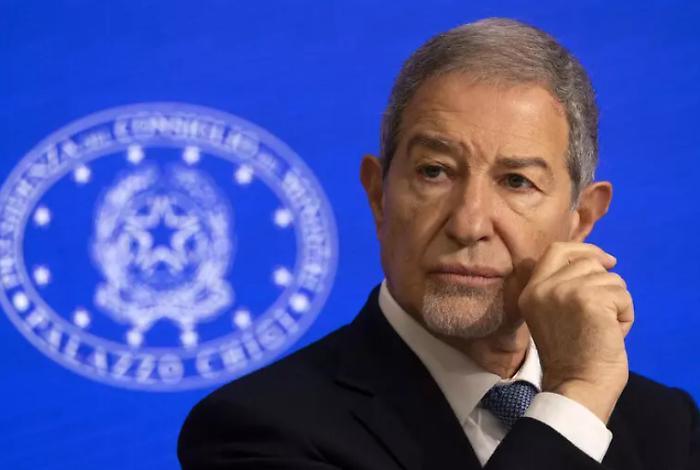 Nello Musumeci, ministro per la Protezione civile e le Politiche del mare