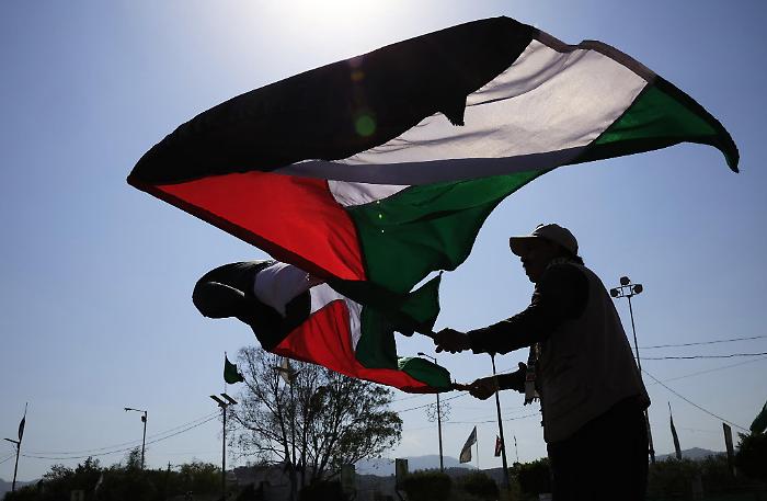 Gaza, Hamas disposto a farsi da parte ma rimane "sul posto"; 200.000 tornano al nord tra zone ancora pericolose