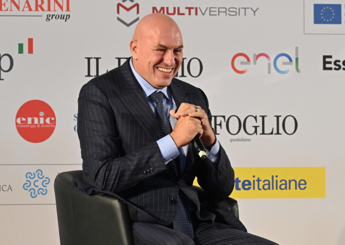 Il ministro Crosetto: «Trump non è il terremoto, è il sismografo. L'Ue si prepari a difendersi»