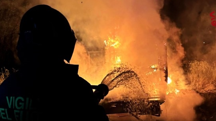 Sospetto incendio doloso distrugge la pescheria all'Antico Mercato di Marsala: titolare promette di riaprire