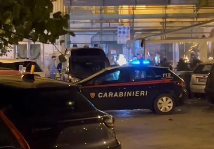 Ventenne ucciso con un colpo di pistola alla testa mentre tenta di difendere un coetaneo 