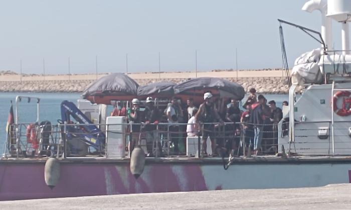 Tre migranti sbarcati al porto di Pozzallo colpiti da armi da fuoco