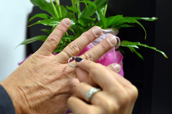 La donna che si &egrave; sposata due volte senza divorziare: denunciata per bigamia