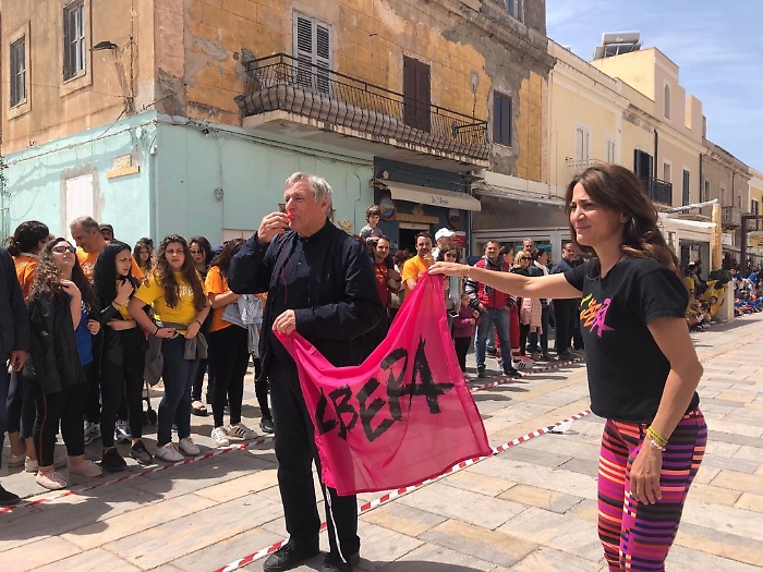 "Libera la natura", staffetta per la pace a Lampedusa