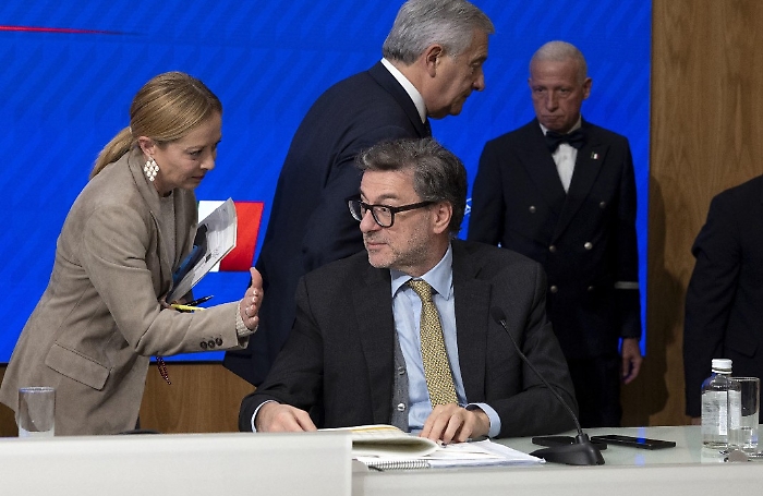 Taglio dell'Irpef, una nuova rottamazione e un aumento delle sigarette: cosa c'&egrave; da sapere della manovra approvata dal Governo