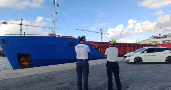 Gravi irregolarità su una nave nel porto di Trapani