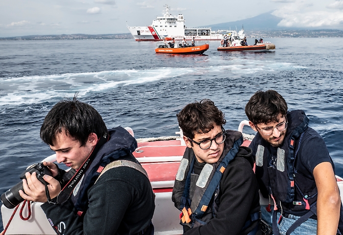 Catania: a lezione di fotogiornalismo in mare e la nave diventa un laboratorio