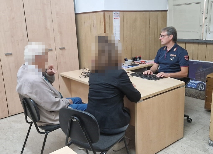 Botte e minacce ai genitori per costringerli ad andare via da casa: 31enne arrestato a Catania