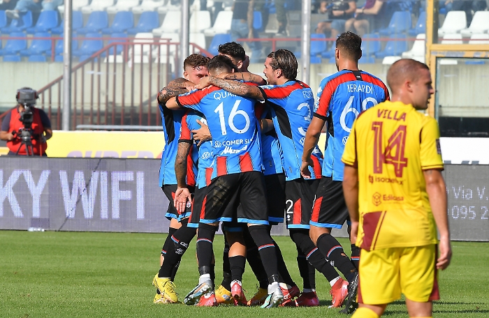 Catania, apoteosi rossazzurra al Massimino: la vittoria sulla Salernitana fa sognare la citt&agrave;