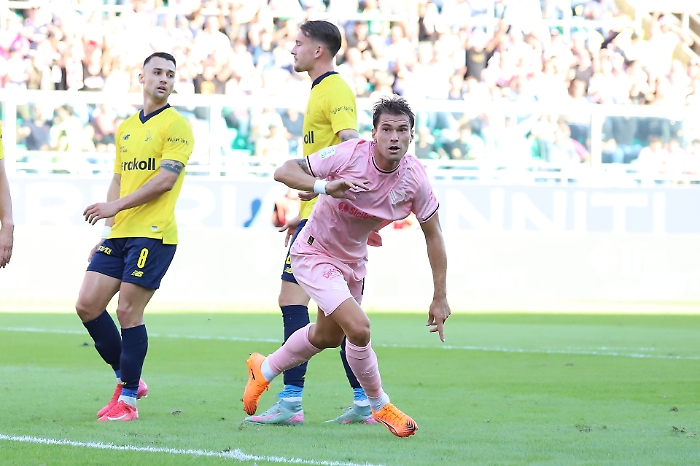 Al Palermo non basta il gol di Segre: il Modena pareggia nella ripresa  grazie a un'autorete di Bereszynski e sfuma il sorpasso alla capolista