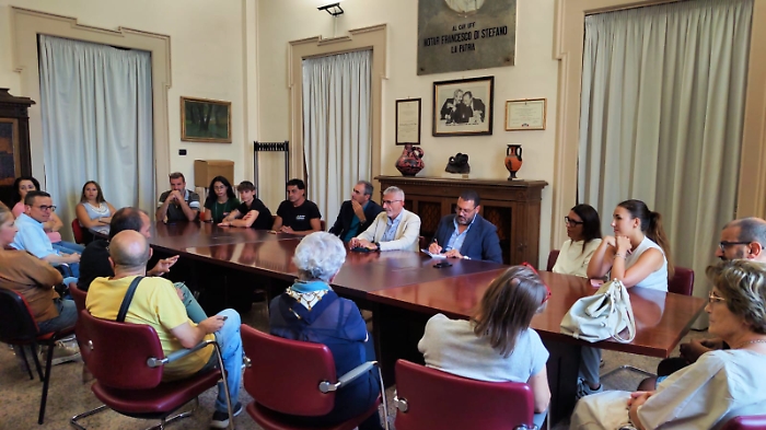 Calci e pugni in centro storico, si cerca di stemperare la tensione