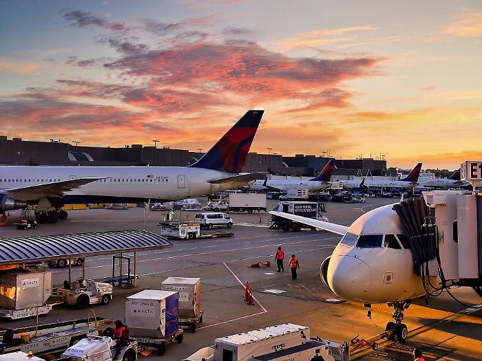 Usa: fermato un uomo all'aeroporto di Atlanta: «Impedita una strage»
