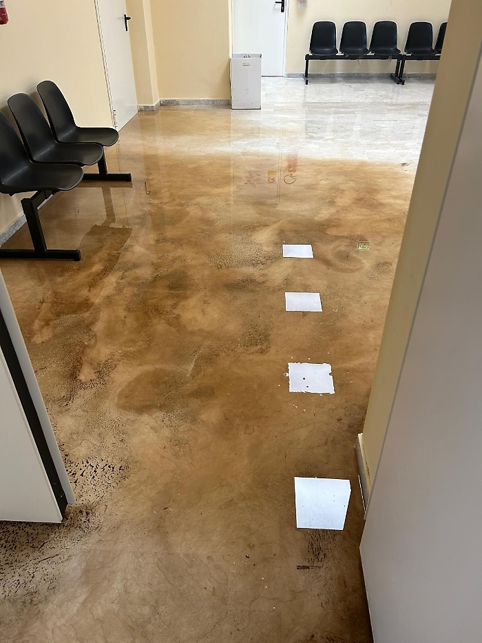 Allagata la sala d'attesa dell'ambulatorio Asp