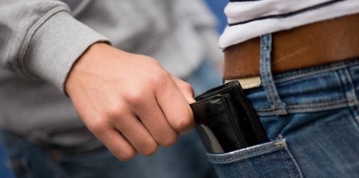 Furto aggravato in banca a Catania: arrestata 46enne sorpresa con il portafoglio rubato