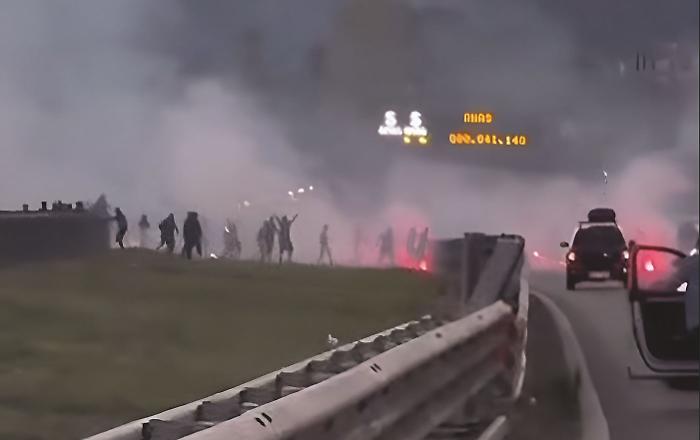 Pugno duro contro gli ultrà del Catania: trasferte vietate per 3 tre mesi a causa dei disordini agli imbarcaderi di Messina e e sull'A2