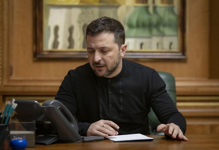 Via libera da Trump: Kiev può usare missili a lungo raggio per colpire obiettivi in Russia