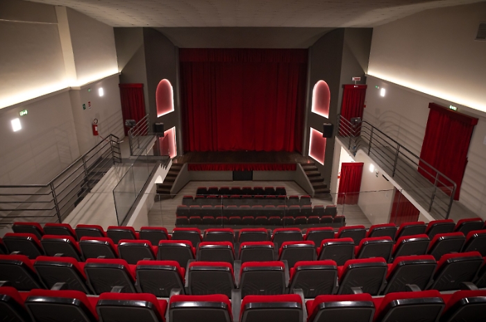 Sabato 25 ottobre, al Salone degli Specchi del Palazzo Municipale di Giarre si presenta la stagione teatrale Kallipolis 2025-2026 diretta da Alfio Zappal&agrave;