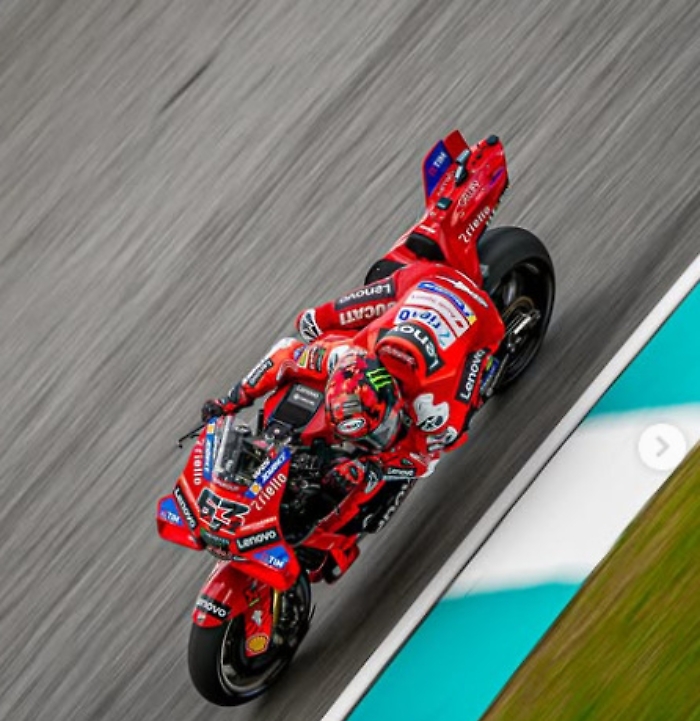 Tripletta Ducati: Bagnaia in pole al Gran Premio di Malesia, Marquez a un centesimo