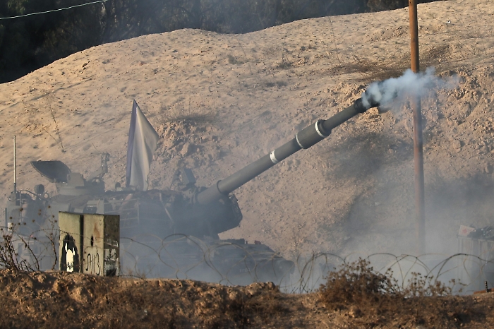 «Hamas ci inganna»: e Netanyahu torna a bombardare Gaza. Ma la Casa Bianca: «Scaramucce, il cessate il fuoco reggerà»