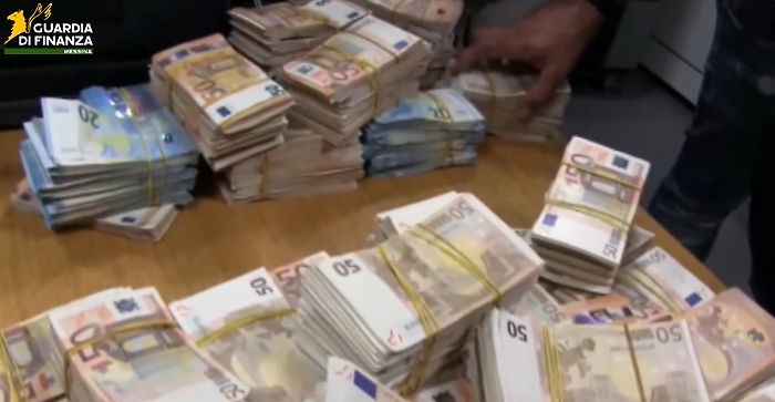 Schema Ponzi da tre milioni di euro, scatta il sequestro internazionale per "salvare" 39 cittadini del Messinese truffati