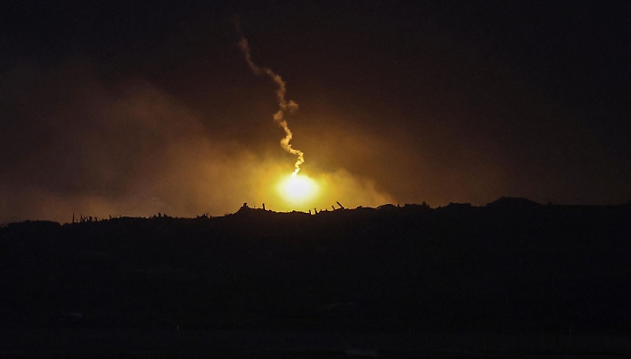 Gaza, dopo una notte di  raid aerei Israele ripristina il cessate il fuoco. L'Idf: «Colpiti 30 terroristi di Hamas»