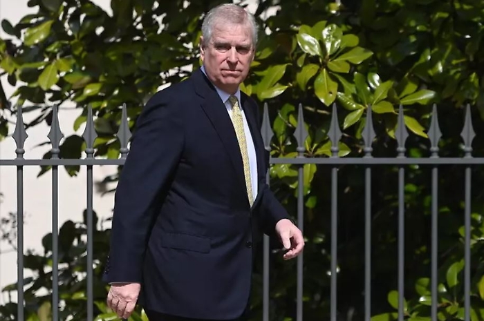 Dove andr&agrave; a vivere l'ex principe Andrea e perch&eacute; Carlo ha deciso di cacciarlo